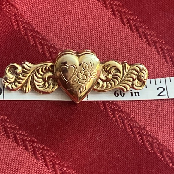 Vintage 80s 1928 Gold Tone Ornate Heart Locket Broach - Picture 4 of 5